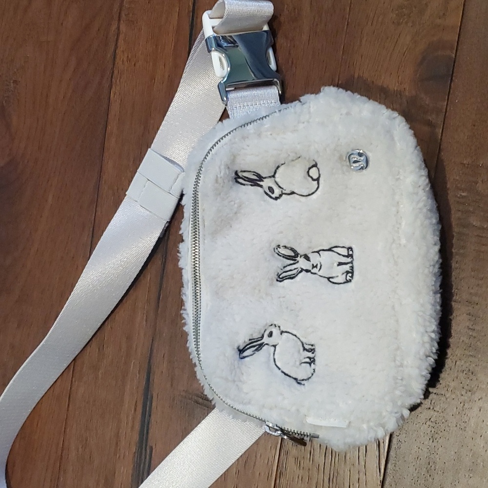 Lululemon belt bag